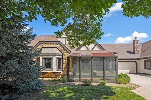2742 Chipperfield Rd, Lawrence, KS, 66047-3184 | Card Image