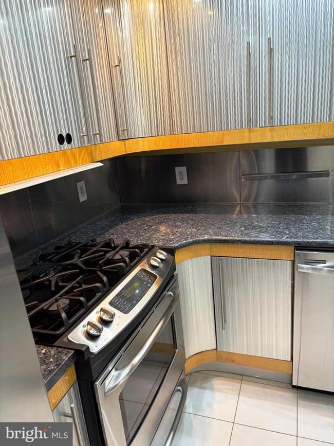 1043 Gardenview Loop, Condo with 3 bedrooms, 3 bathrooms and null parking in WOODBRIDGE VA | Image 21