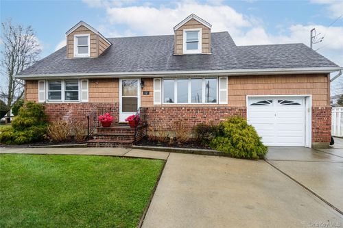12 Prince St, Hicksville, NY, 11801-5206 | Card Image