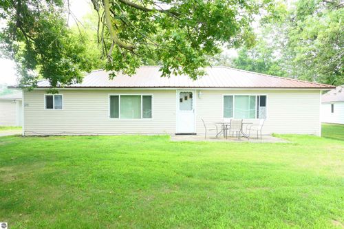 8429 N Wheeler Rd, Wheeler, MI, 48662-9747 | Card Image