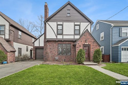 3 Hyde Rd, Bloomfield, NJ, 07003-3018 | Card Image