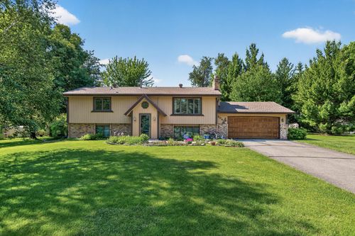 2041 W 65th St, Chanhassen, MN, 55331-9006 | Card Image
