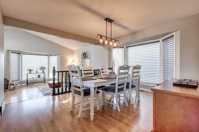 4 Strathwood Bay Sw, Home with 3 bedrooms, 2 bathrooms and 4 parking in Calgary AB | Image 6
