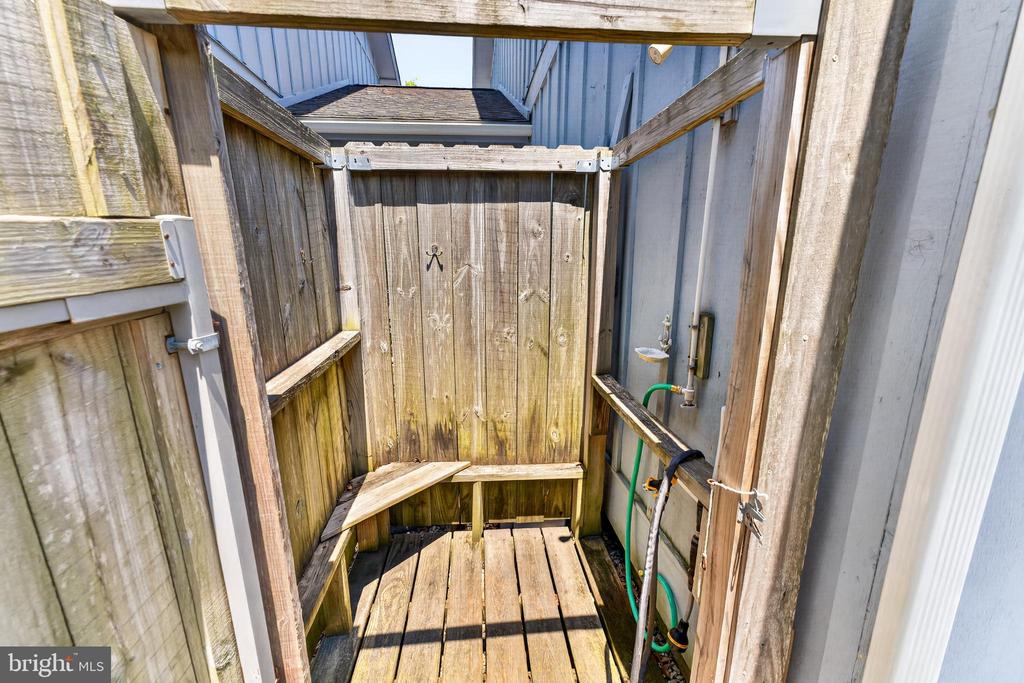 Residential in OCEAN CITY 5