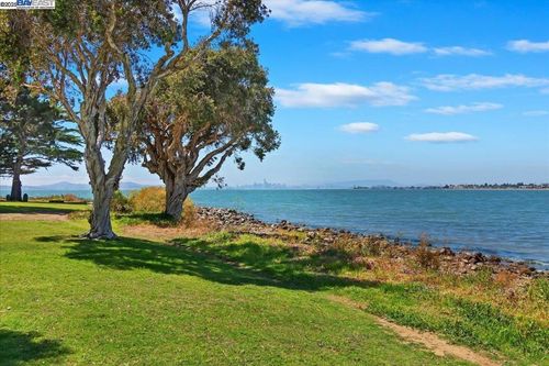 802 Harbor Rd, Alameda, CA, 94502-7408 | Card Image