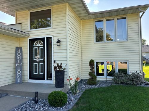 498 Skyview Ln, Carver, MN, 55315-9757 | Card Image