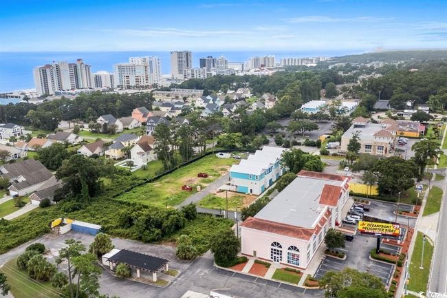 View of urban area featuring a large body of water | Image 17