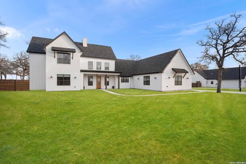 204 Oak Fields Dr, Floresville, TX, 78114-6781 | Card Image