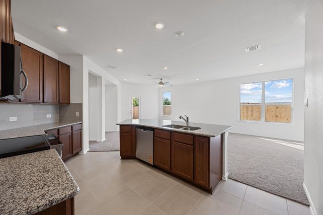 Additional seating at breakfast bar | Image 13