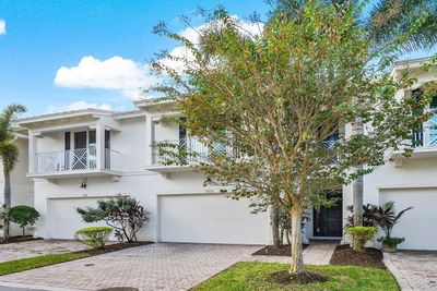 5272 Cambridge Court Court, Townhouse with 3 bedrooms, 2 bathrooms and null parking in Palm Beach Gardens FL | Image 2