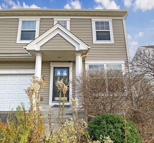 2397 Molnau Ct, Chaska, MN, 55318-3221 | Card Image