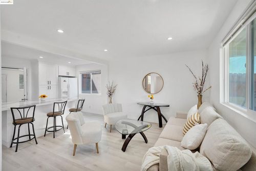 3977 La Cima Rd, El Sobrante, CA, 94803-2911 | Card Image
