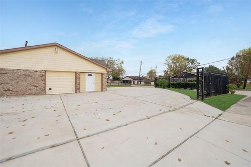 11614 Sandrock Dr, Houston, TX, 77048-2623 | Card Image