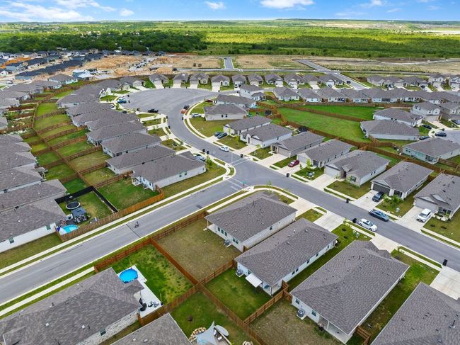 305 Evergreen Sumac Loop, House other with 4 bedrooms, 2 bathrooms and 2 parking in Kyle TX | Image 7