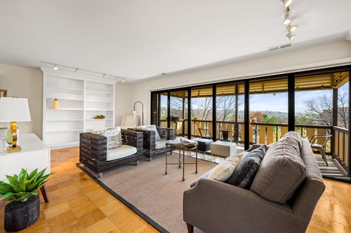 r-200 Cross Keys Rd, BALTIMORE, MD, 21210-1555 | Card Image