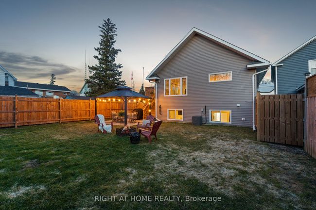 74 Vancourtland St N, House other with 3 bedrooms, 3 bathrooms and 2 parking in Arnprior ON | Image 37