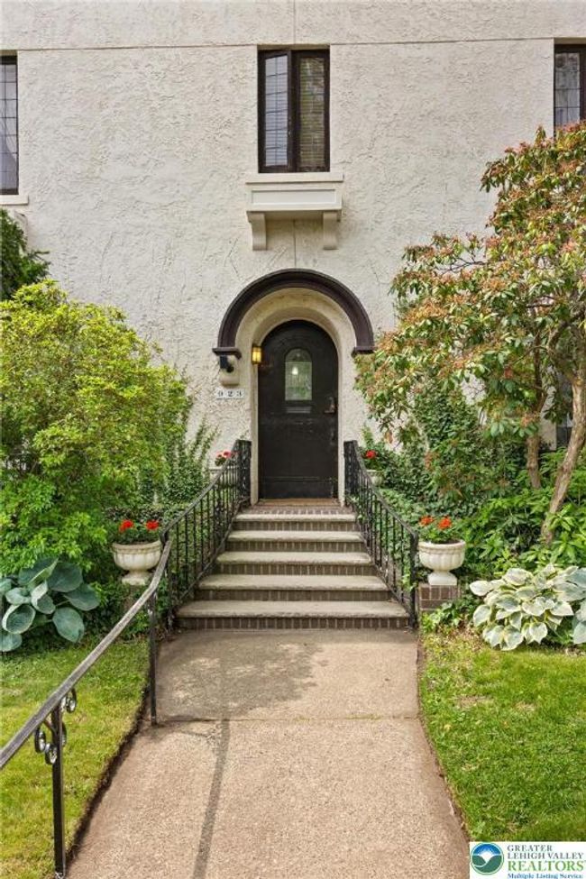 923 N Webster Ave, Home with 9 bedrooms, 5 bathrooms and 3 parking in Scranton PA | Image 4