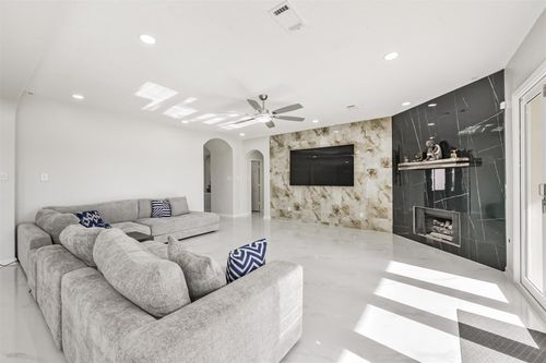 2315 Bending Spring Dr, Pearland, TX, 77584-1630 | Card Image