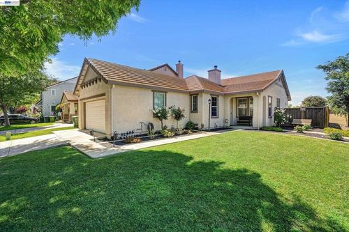1021 Kennedy Pl, Tracy, CA, 95377-8521 | Card Image