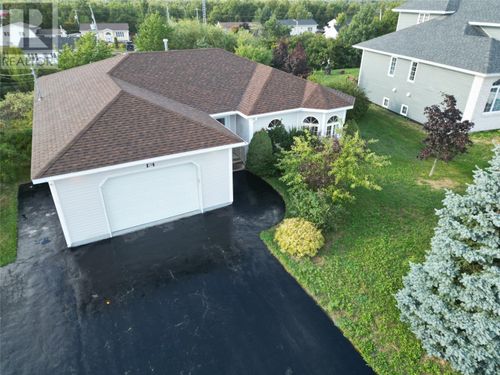 39 Bouzane St, Grand Falls Windsor, NL, A2A2W7 | Card Image