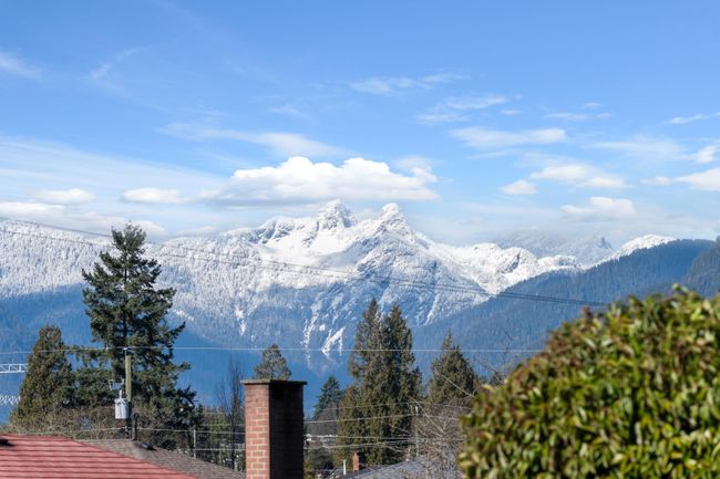 402 E 17 Th Street, House other with 3 bedrooms, 2 bathrooms and 2 parking in North Vancouver BC | Image 15