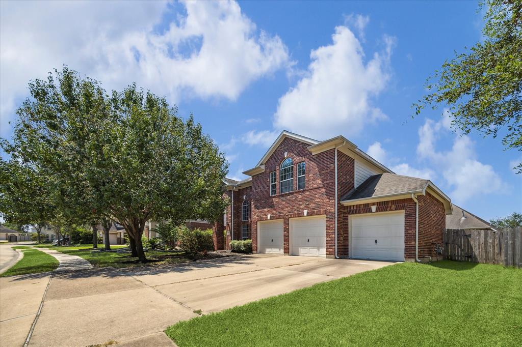 Birch Landing Ct, Pearland, TX 77584