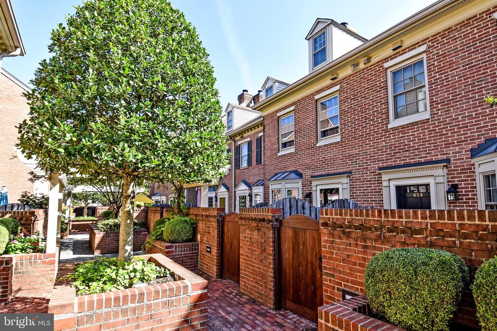 Columbus St, Alexandria, VA 22314