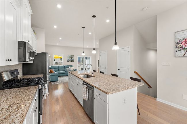 1001 Mohawk Ln, Townhouse with 3 bedrooms, 3 bathrooms and 2 parking in Mars PA | Image 11