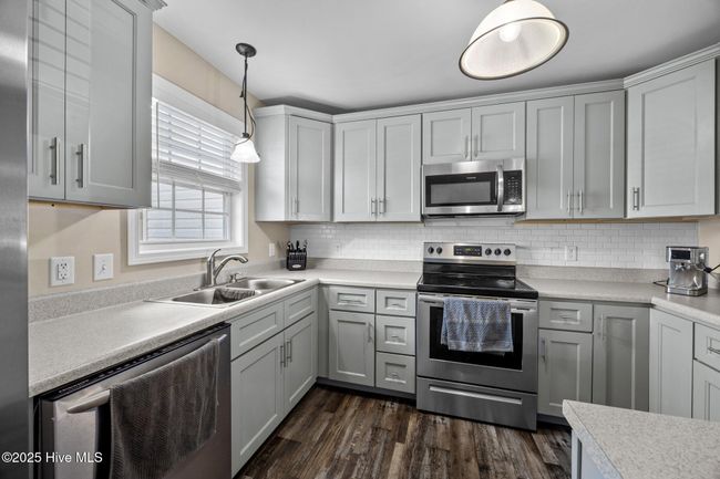141 Apache Trl, Townhouse with 3 bedrooms, 3 bathrooms and null parking in Havelock NC | Image 25