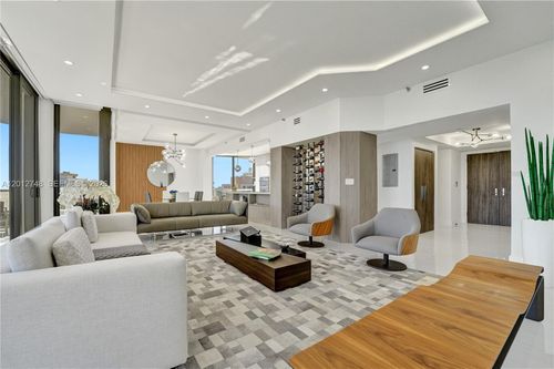 ph14-20281 E Country Club Dr, Aventura, FL, 33180-3010 | Card Image