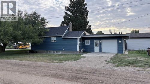 139 9 Avenue W, Bow Island, AB, T0K0G0 | Card Image