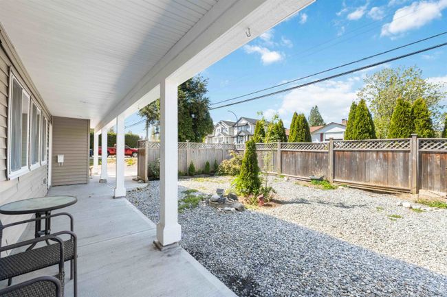 12272 227 Street, House other with 2 bedrooms, 1 bathrooms and 3 parking in Maple Ridge BC | Image 5