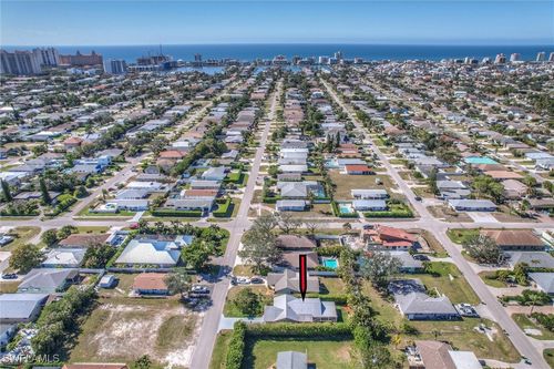 715 96th Ave N, NAPLES, FL, 34108-2464 | Card Image