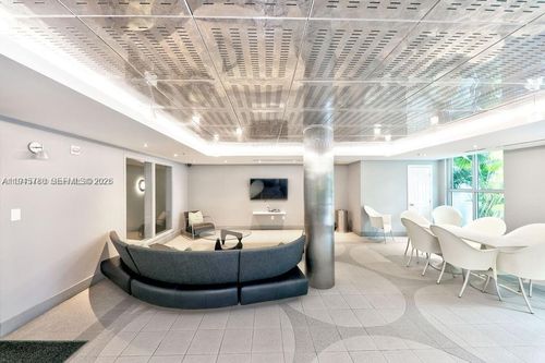 apt-2405-110 Washington Ave, Miami Beach, FL, 33139-7238 | Card Image