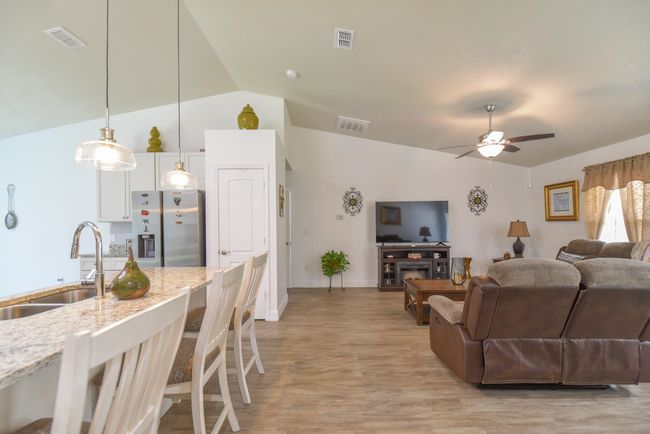 359 Mae Cato Dr, House other with 4 bedrooms, 2 bathrooms and null parking in MIDWAY FL | Image 7