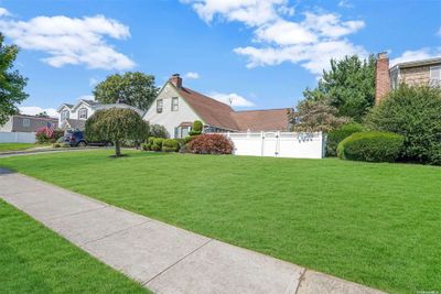 2471 Marshall Drive, House other with 3 bedrooms, 2 bathrooms and null parking in East Meadow NY | Image 3