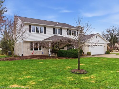 2423 Chalet Dr, Rochester Hills, MI, 48309-2055 | Card Image