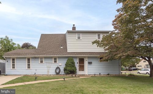 20 New School Ln, LEVITTOWN, PA, 19054-3430 | Card Image