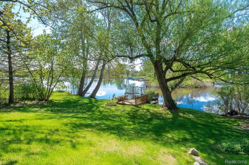 5721 Corunna Ave, Clarkston, MI, 48346-3405 | Card Image