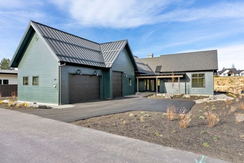 3118 Nw Crossing Dr, Bend, OR, 97703-2369 | Card Image