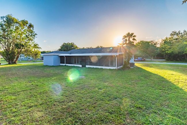 2097 Se New York St, House other with 4 bedrooms, 2 bathrooms and null parking in Port Saint Lucie FL | Image 5