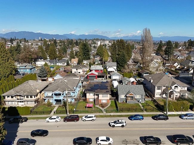 911 Sixth Street, House other with 5 bedrooms, 2 bathrooms and null parking in New Westminster BC | Image 3
