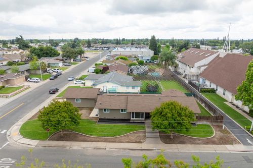 2211 California St, Escalon, CA, 95320-2012 | Card Image
