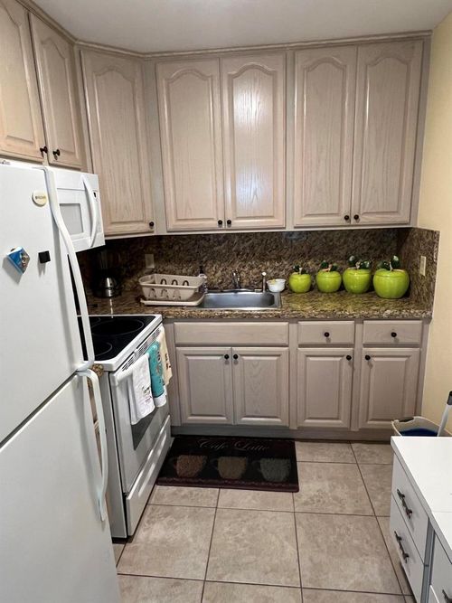95 Coventry D, West Palm Beach, FL, 33417-6760 | Card Image