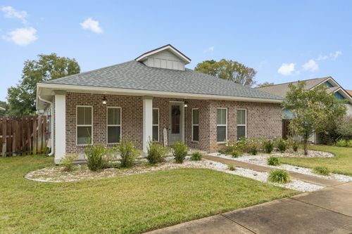 33 8th Ave, Shalimar, FL, 32579-1806 | Card Image