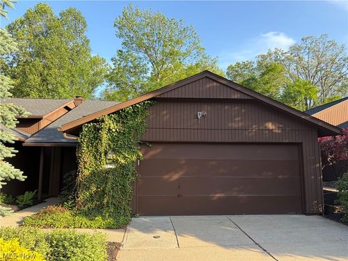 18251 Glencreek Ln, Strongsville, OH, 44136-3541 | Card Image