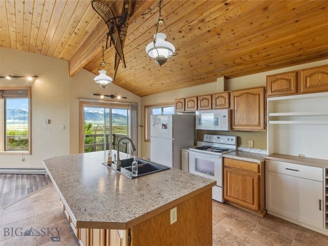 106 Two Bumps Loop E, House other with 3 bedrooms, 2 bathrooms and null parking in Ennis MT | Image 13