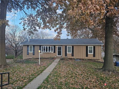 1507 Lake Road, Liberty, MO, 64068 | Card Image