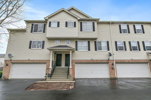 253 Evergreen Cir, Gilberts, IL, 60136-4049 | Card Image