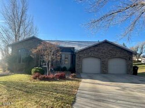 729 2nd Ave Ne, Watford City, ND, 58854-7603 | Card Image